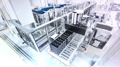 LiCON Automation LiCON Bearbeitungszentren mechanische Bearbeitung Einspindler Doppelspindler LiFLEX Signifikante Kapazitätserhöhung Reduzierte Komplexität mit automatisierter Direktbeladung Palettenwechsler Doppelschwenkträger Roboter Fünf-Achs-Maschine