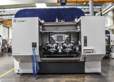 LiCON Bearbeitungszentrum LiFLEX II 776 Direktbeladung für Haldex zur Bearbeitung von Bremssatteln Spannvorrichtung Schwerzerspanung Signifikante Kapazitätserhöhung Reduzierte Komplexität mit automatisierter Direktbeladung durch Roboter Automation Fünf-Achs-Maschine