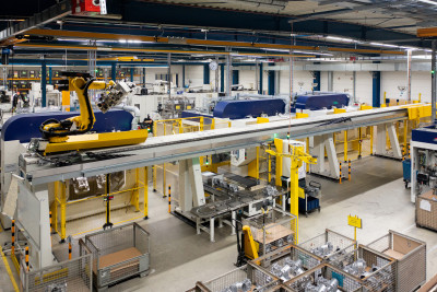 LiCON Bearbeitungszentrum Doppelspindler LiFLEX II 766 für Hengst zur Bearbeitung von LKW-Filtergehäusen Roboter Flexibilität Automation Industrie 4.0 Minimalmengenschmierung Komplettbearbeitung der Bauteile in einer Aufspannung